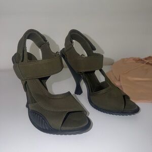 Prada Calzatare Donna Gabardine Militare Pumps Slingback Size 37 Navy Green